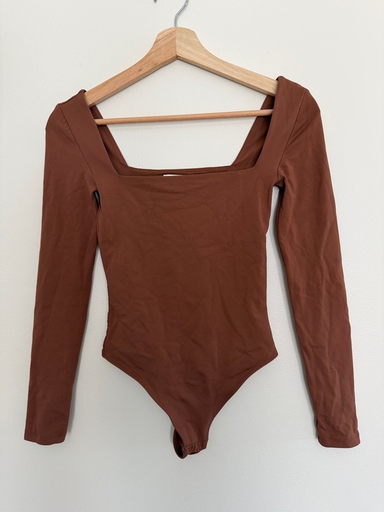 Babaton Tops - Aritzia Babaton Contour Squareneck Long Sleeve Bodysuit